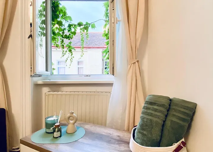 Comfortable 2br Close To Westbahnhof Apartment Vienna